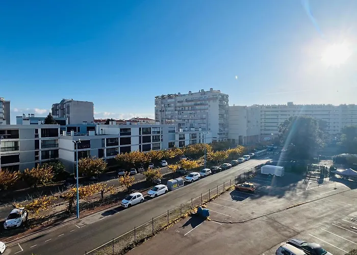 Saint-cyprien : T2 Avec Terrasse, Clim Et Parking, Pres De La - Fr-1-309-470